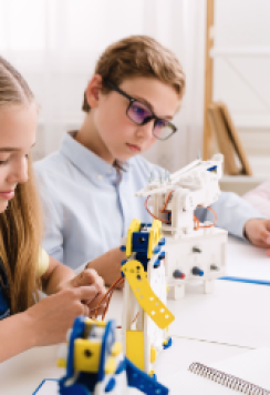 schoolgirl-making-diy-robot-at-stem-lab-34H76D8.png