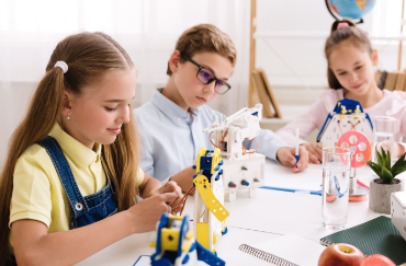 schoolgirl-making-diy-robot-at-stem-lab-34H76D8.png