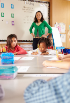 teacher-instructing-elementary-school-kids-in-clas-P54STUW.png