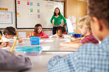 teacher-instructing-elementary-school-kids-in-clas-P54STUW.png